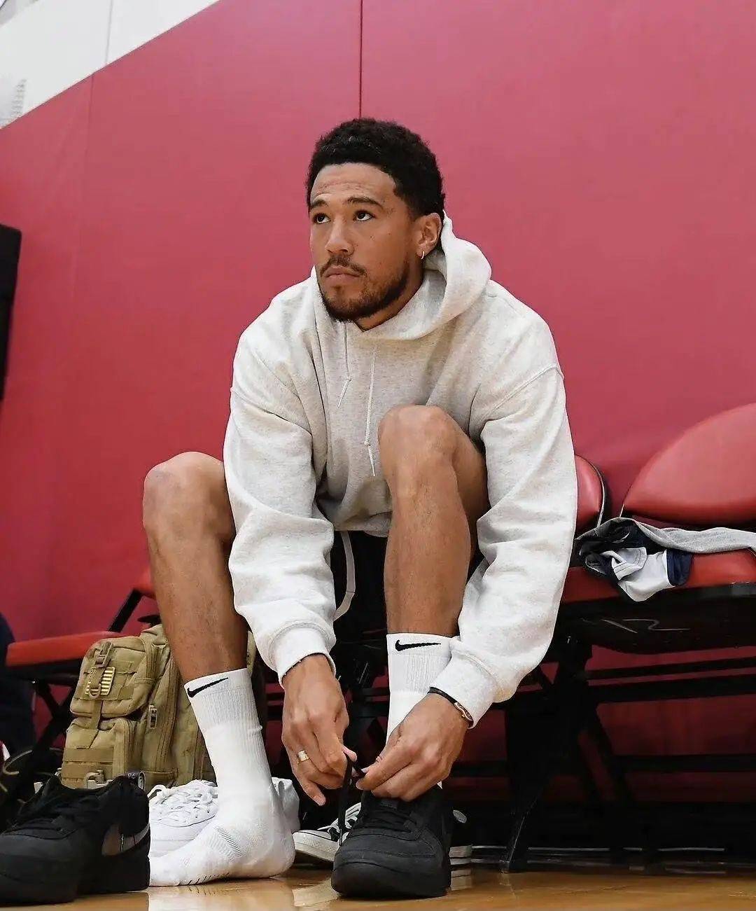 边后卫压上 边后卫压上